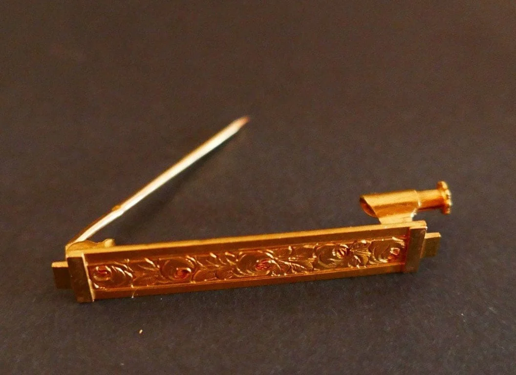 Baby Barrette Brooch, Yellow Gold - Image 4