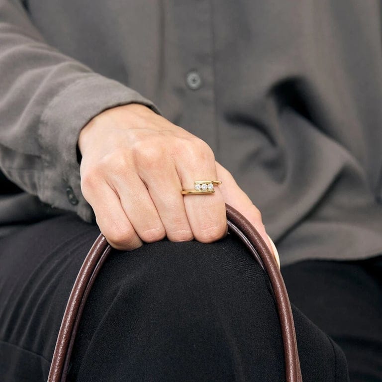 Yellow gold and diamond wedding ring - Image 2
