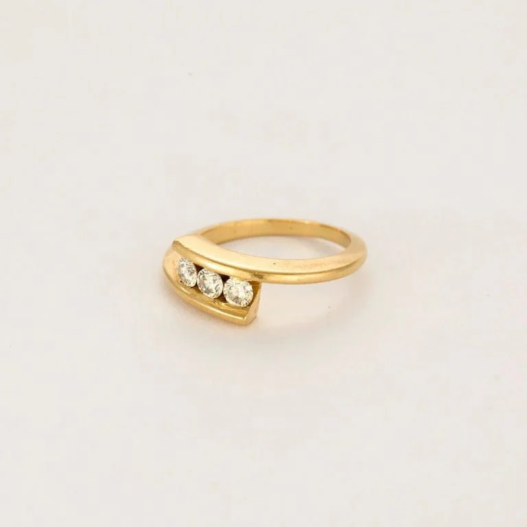 Yellow gold and diamond wedding ring - Image 3