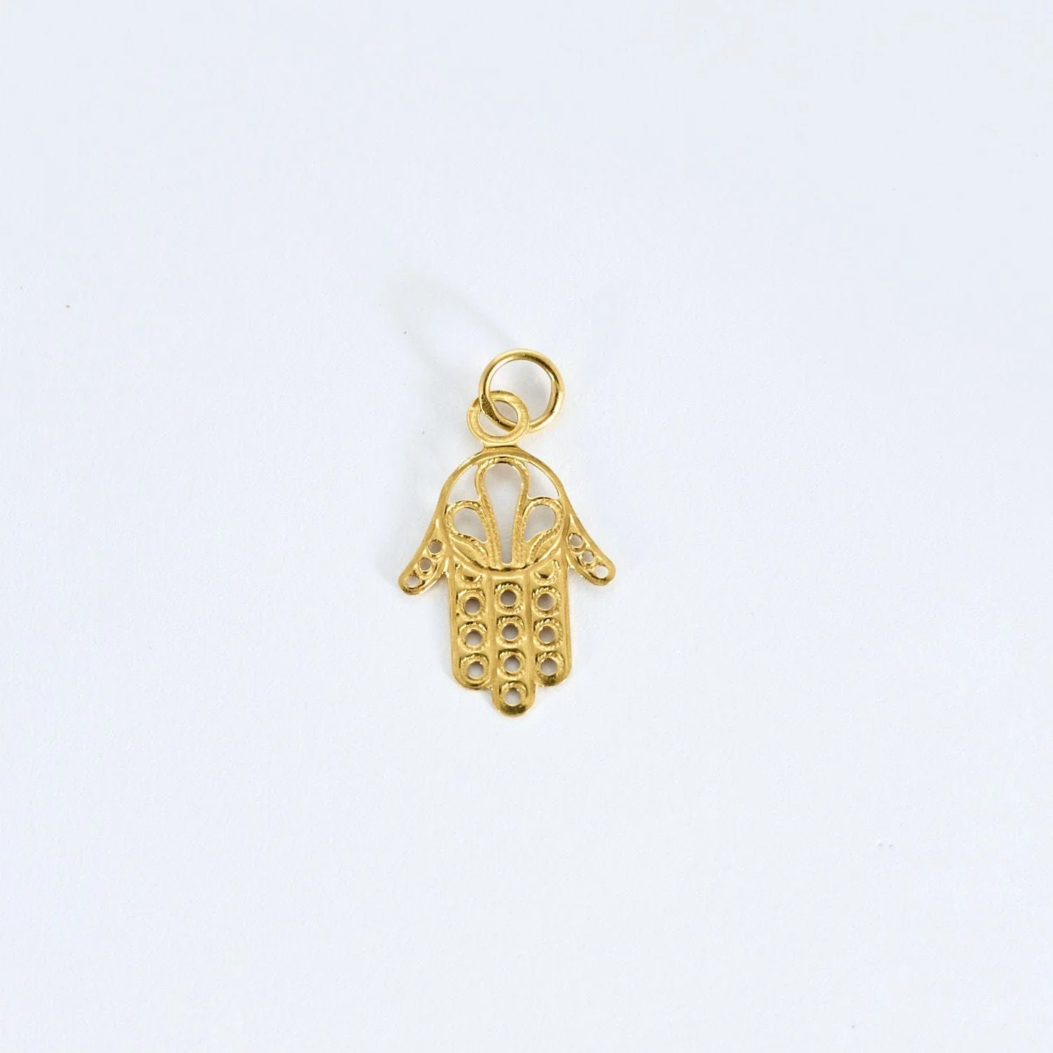 Khomsa yellow gold pendant
