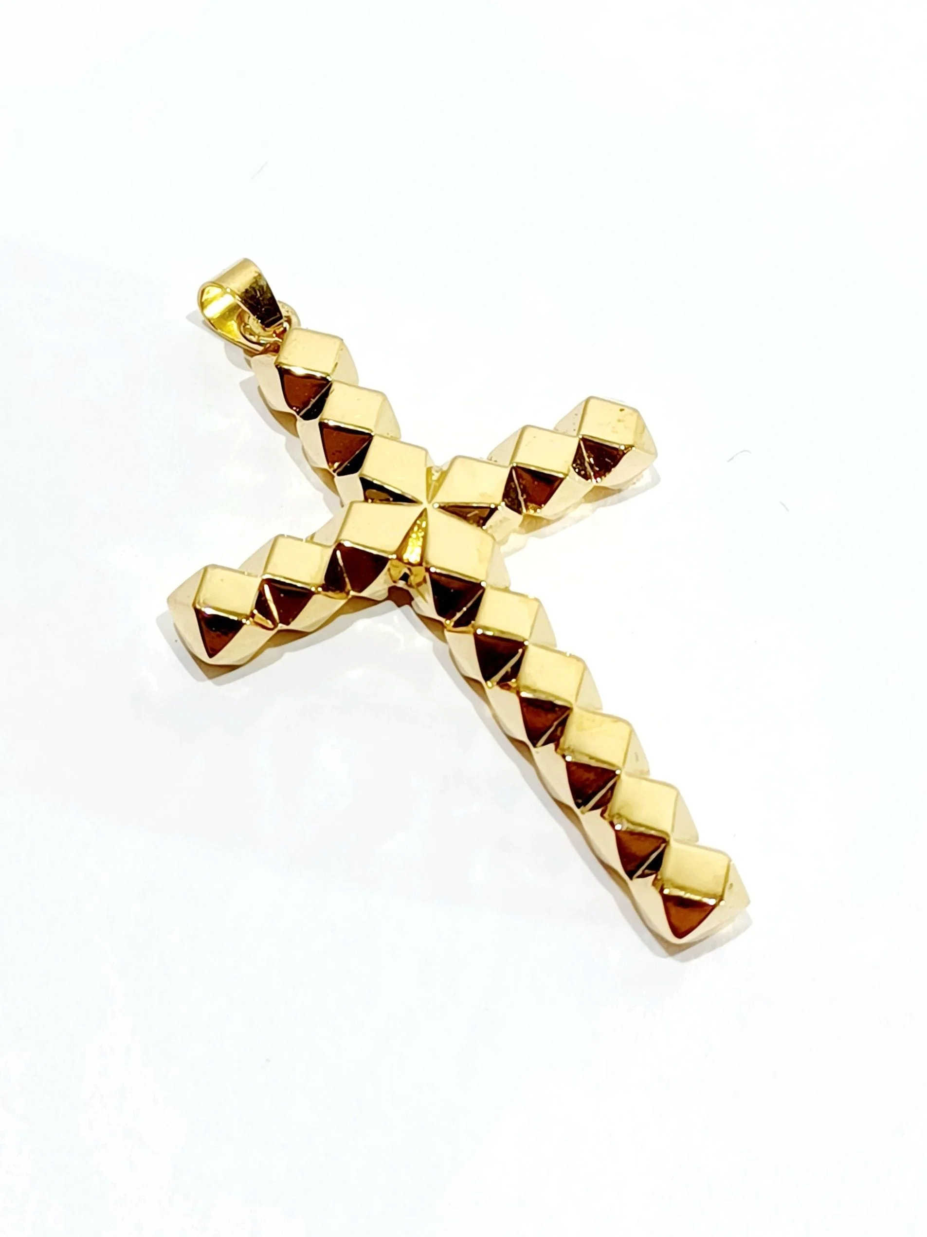 Yellow gold cross pendant - Image 10