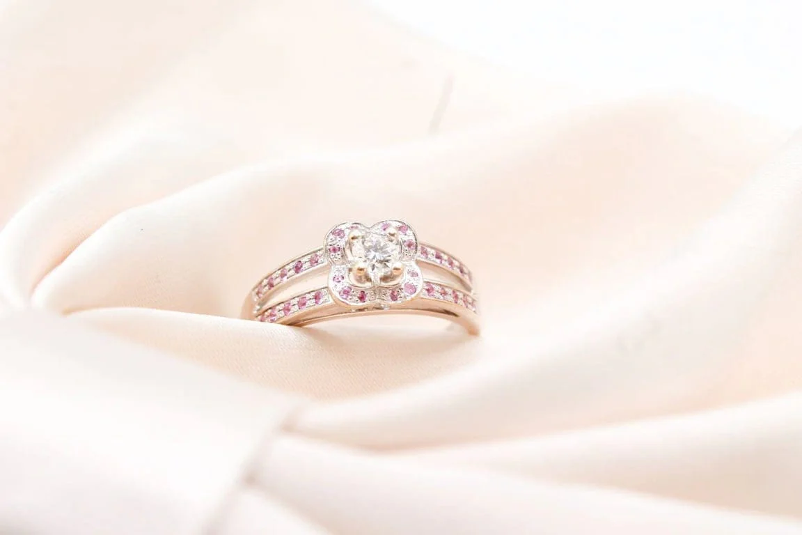 Mauboussin - Chance Ring Love No.2 in white gold and diamonds, pink sapphires  - Image 2