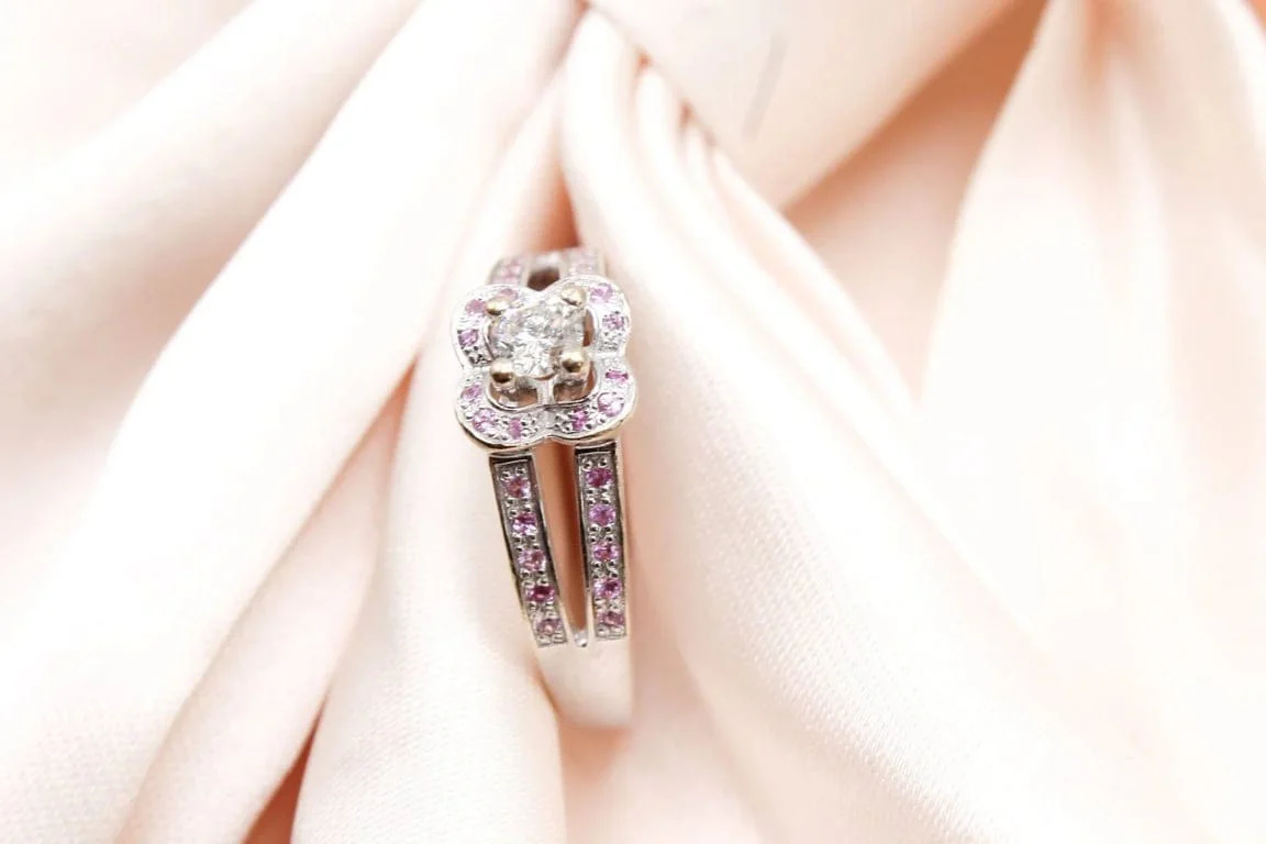 Mauboussin - Chance Ring Love No.2 in white gold and diamonds, pink sapphires  - Image 3