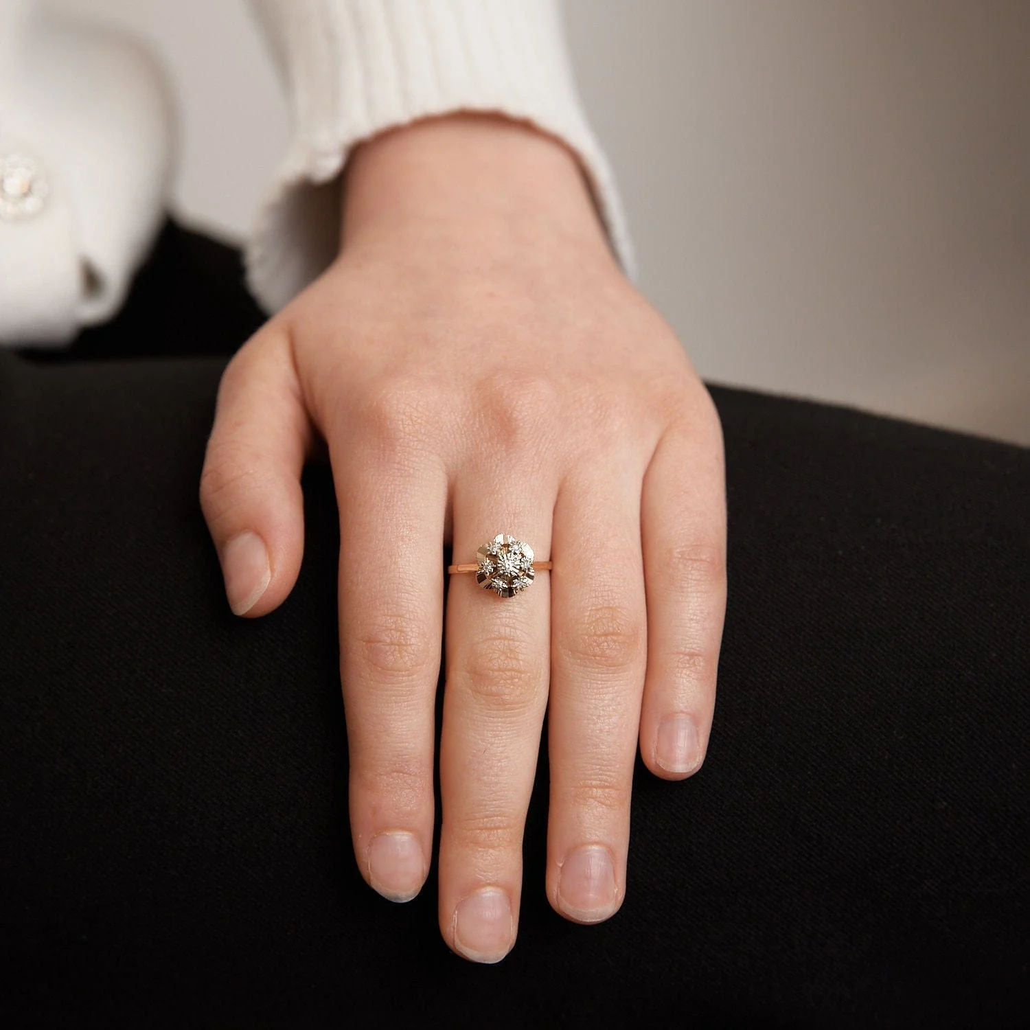 Diamond flower ring - Image 2