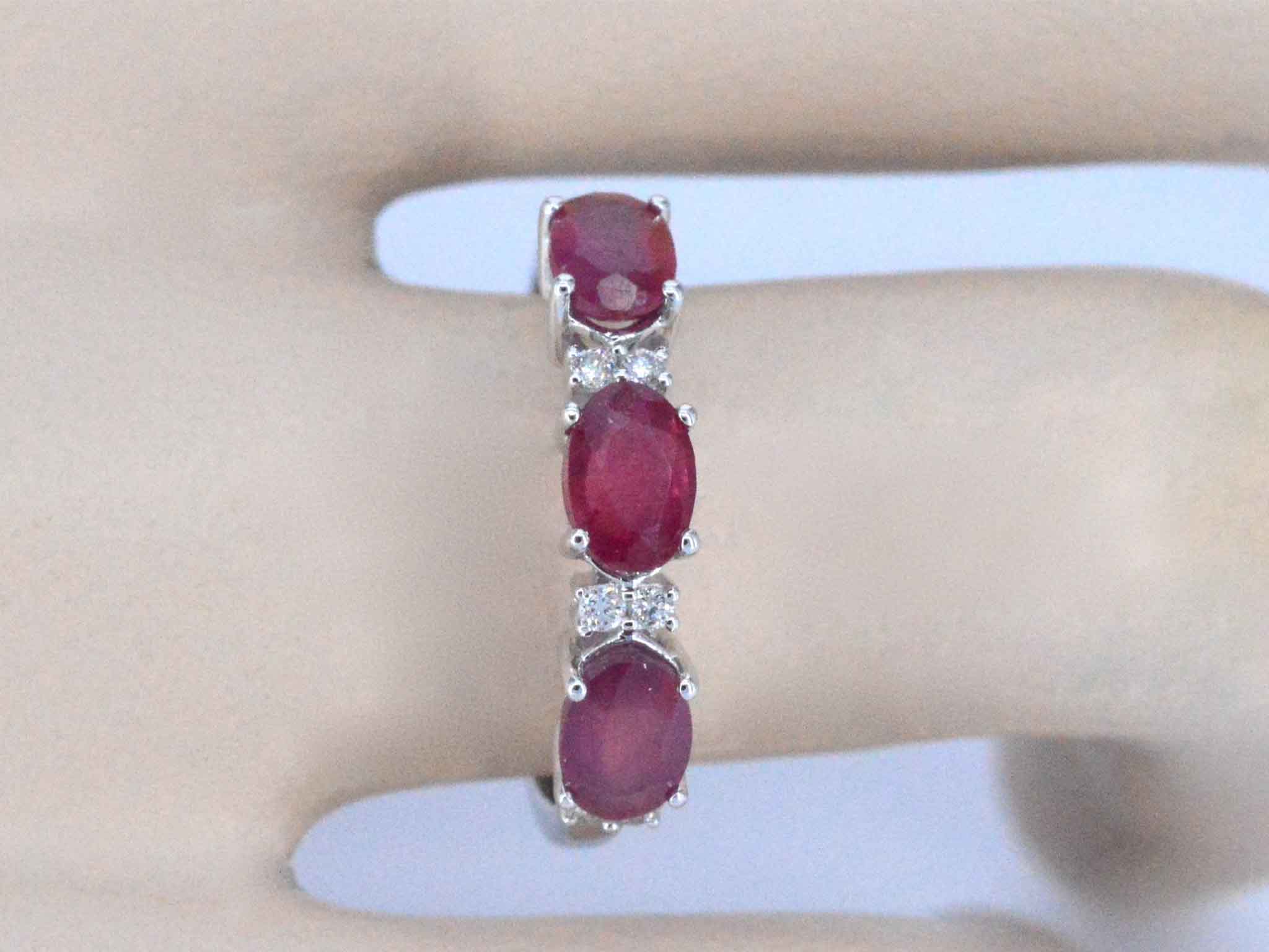 White gold ring with diamonds and ruby - Image 2