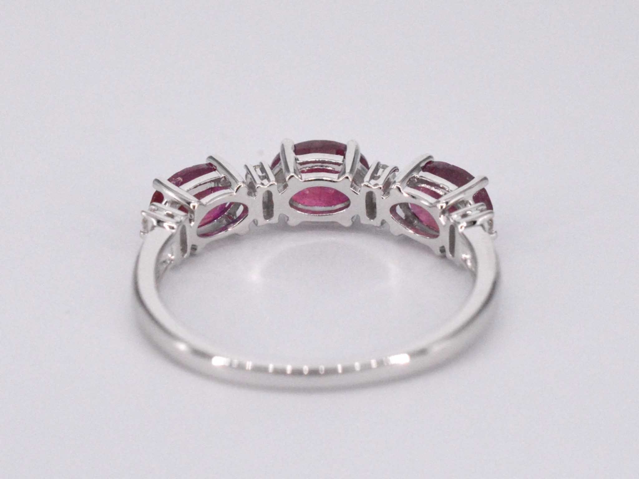 White gold ring with diamonds and ruby - Image 6