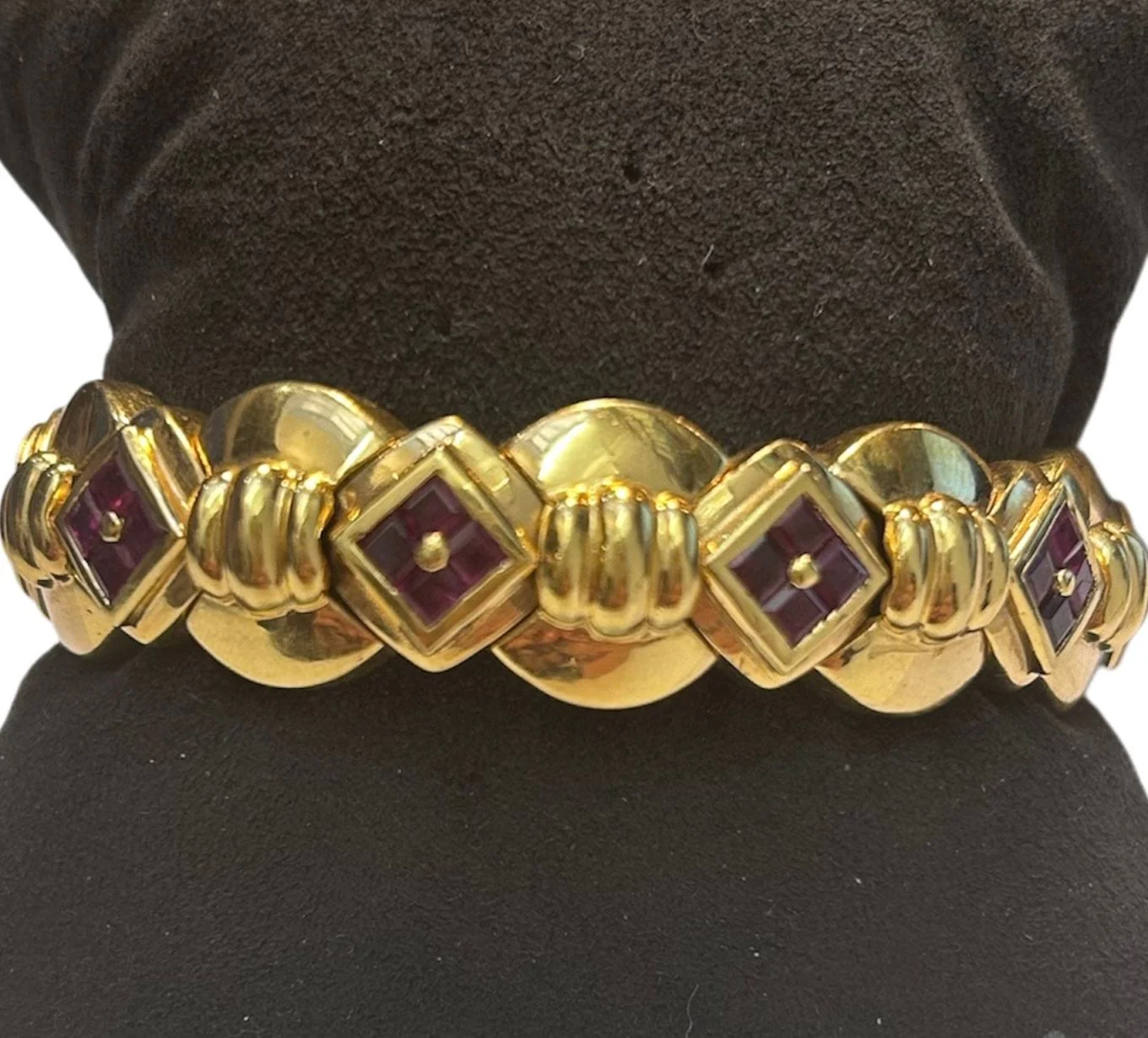 Rigid yellow gold bracelet