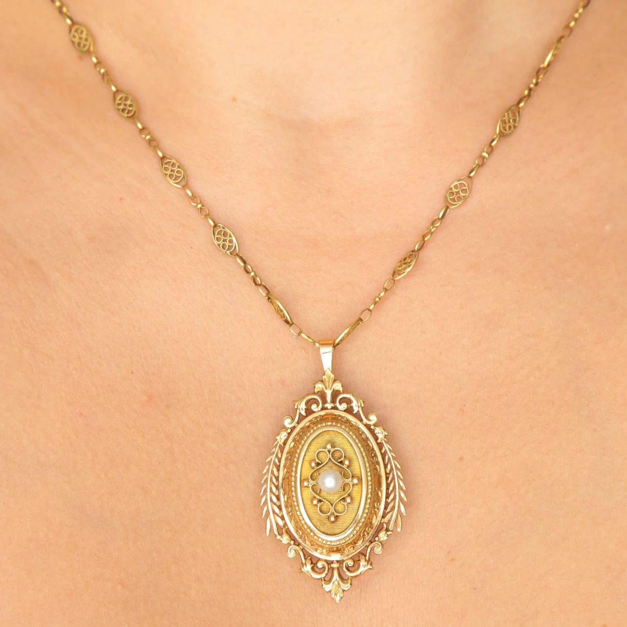 Pearl Brooch-Pendant Necklace - Image 2
