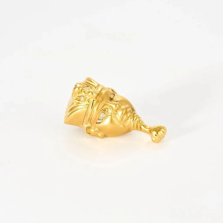 YELLOW GOLD EARRINGS WITH EGYPTIAN PATTERN - Image 4