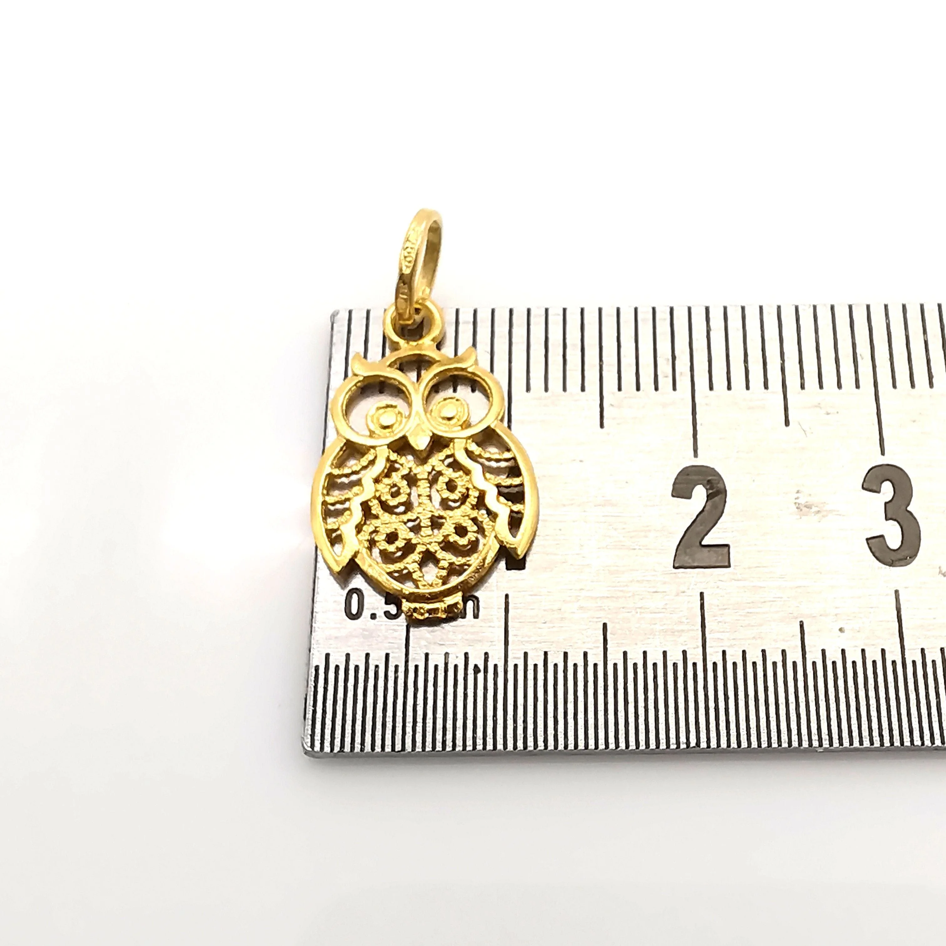 yellow gold owl pendant - Image 4