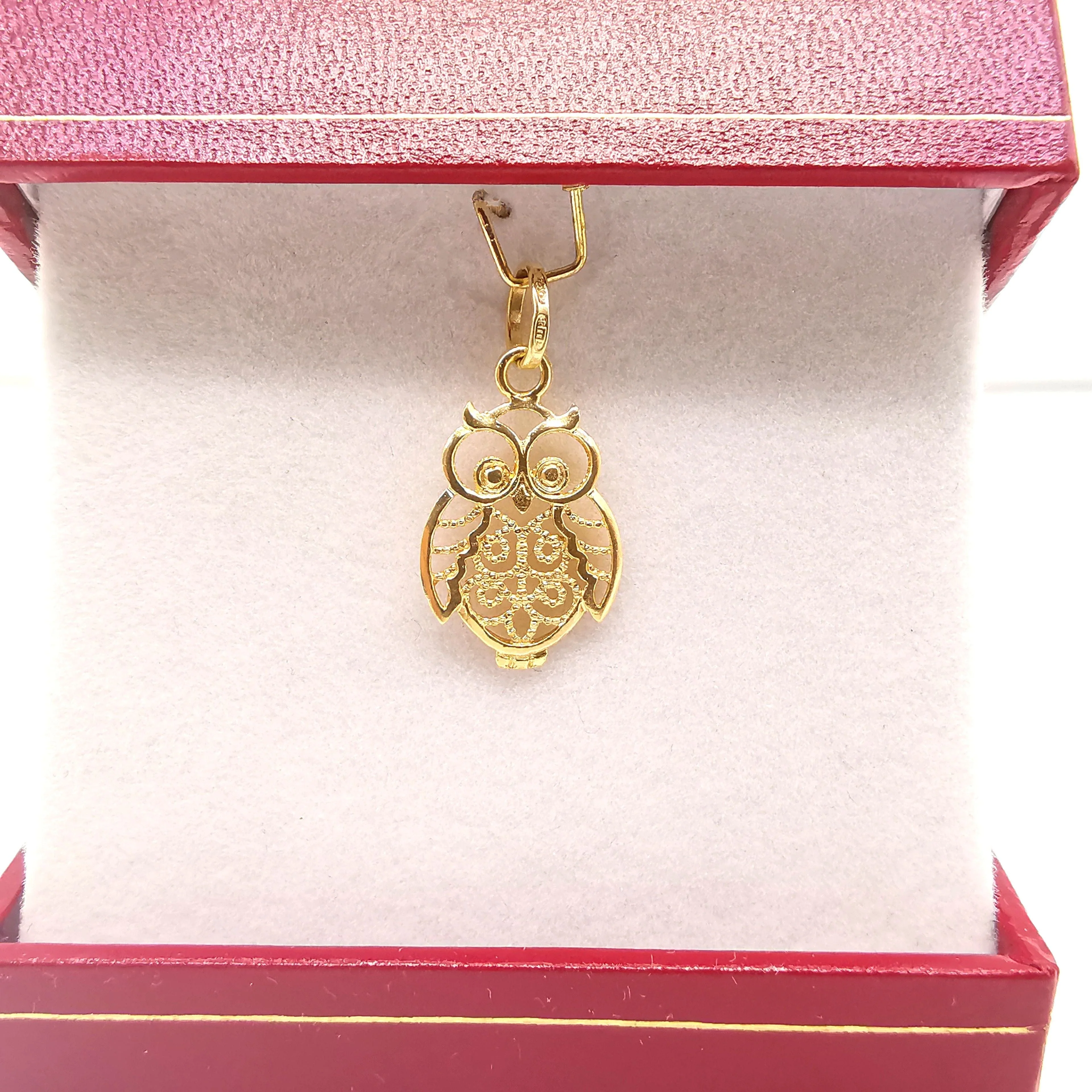yellow gold owl pendant - Image 6