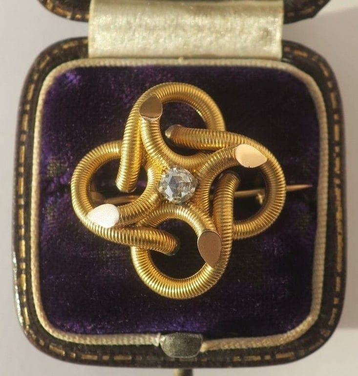 Old quadrilobed brooch in 18-carat yellow gold and diamond  - Image 11