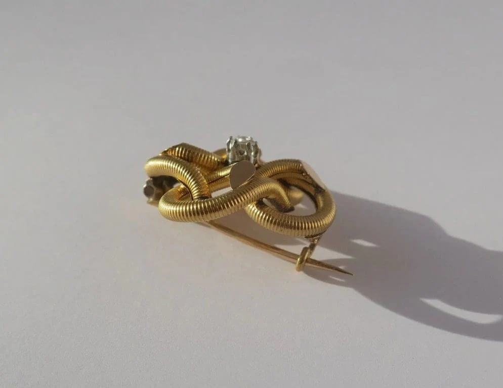 Old quadrilobed brooch in 18-carat yellow gold and diamond  - Image 4