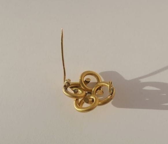 Old quadrilobed brooch in 18-carat yellow gold and diamond  - Image 6