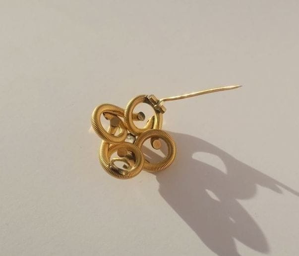 Old quadrilobed brooch in 18-carat yellow gold and diamond  - Image 7