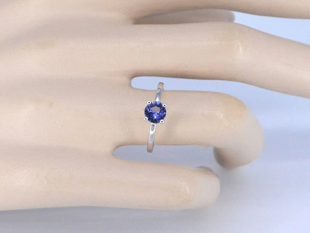 White gold ring with tanzanite - Image 2