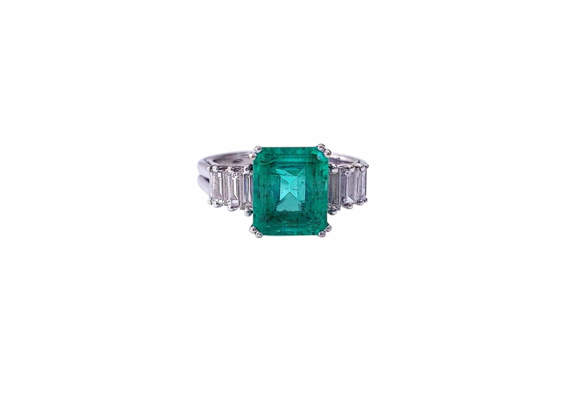 18k white gold emerald and diamond ring 