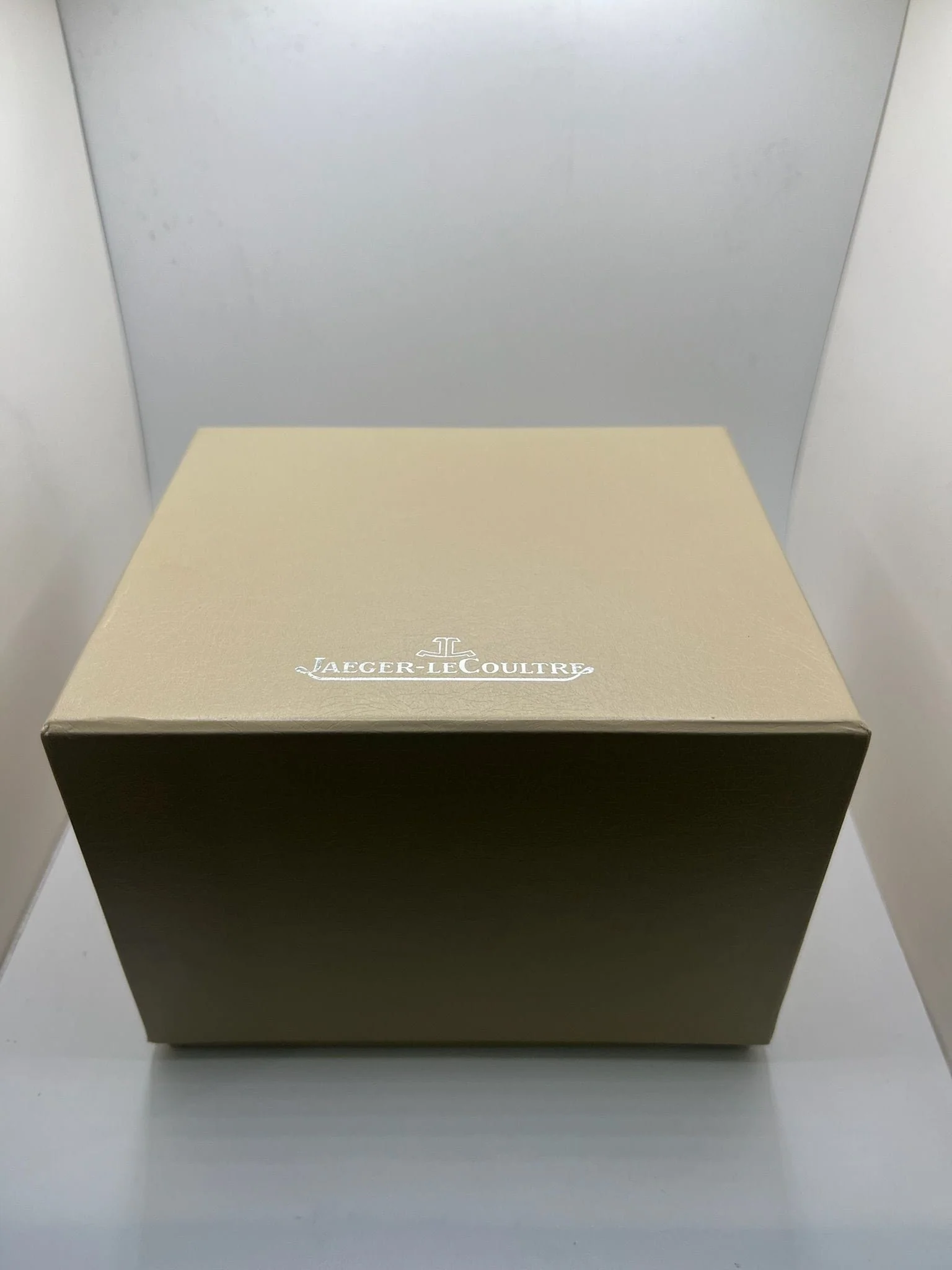 Jaeger-LeCoultre Reverso Classique Full Set 2011 - Image 18