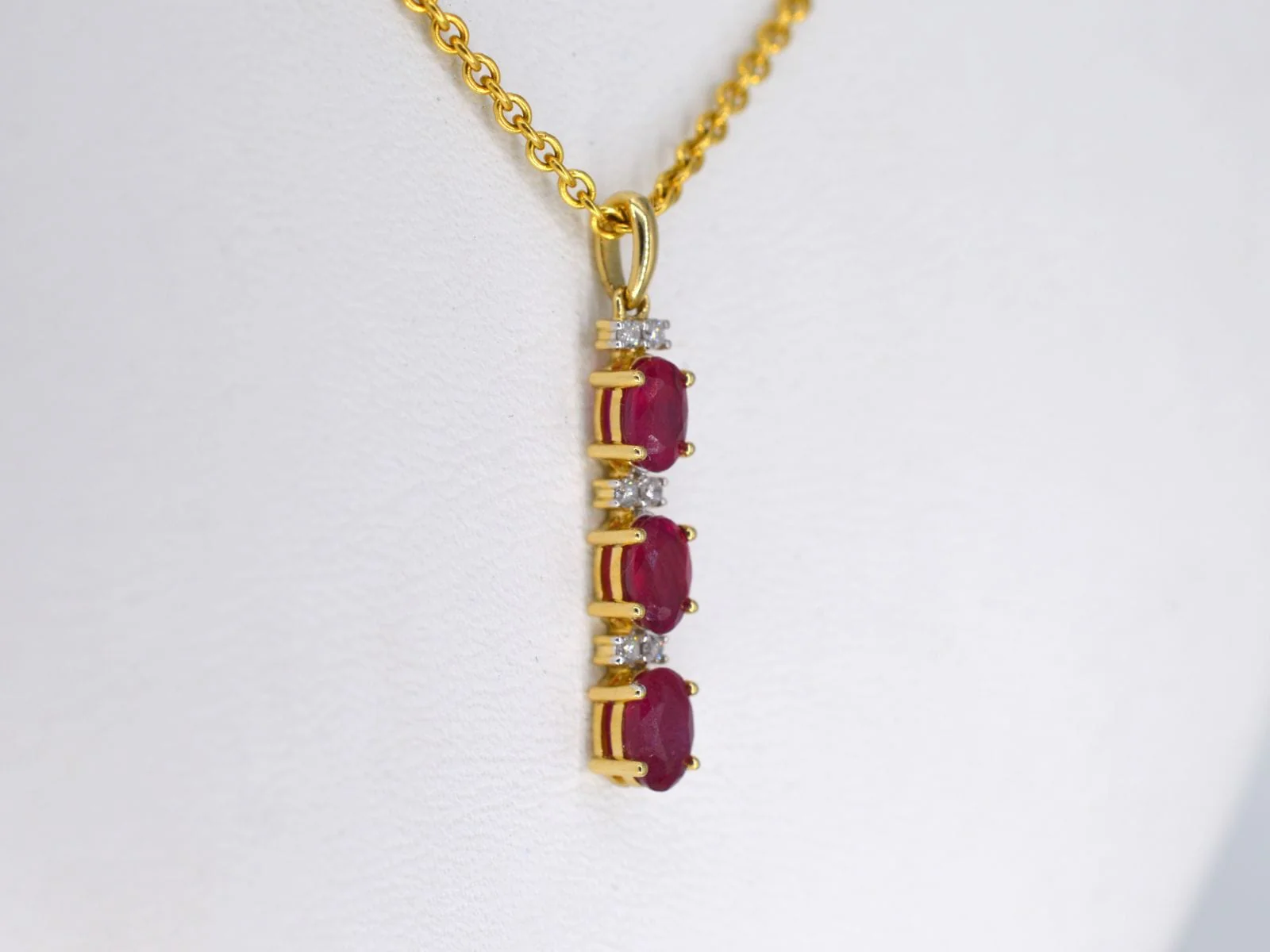 Gold pendant with diamonds and ruby - Image 4