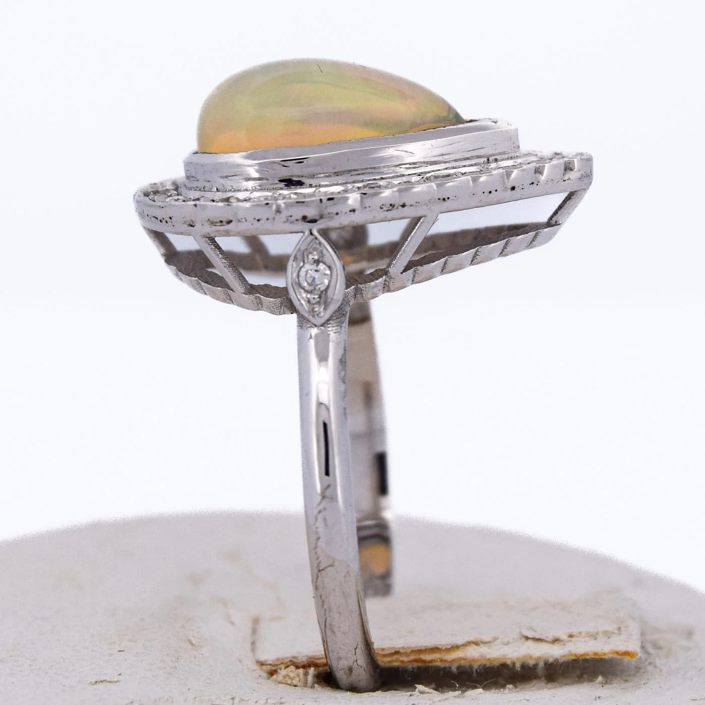 Anello Trilogy gold bianco diamondi - Image 10