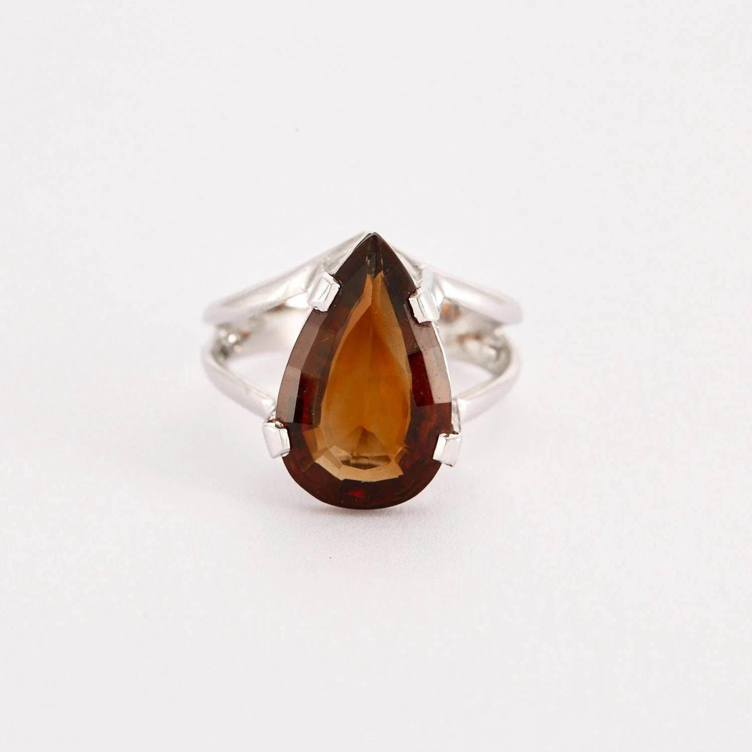 White gold garnet pear ring - Image 4