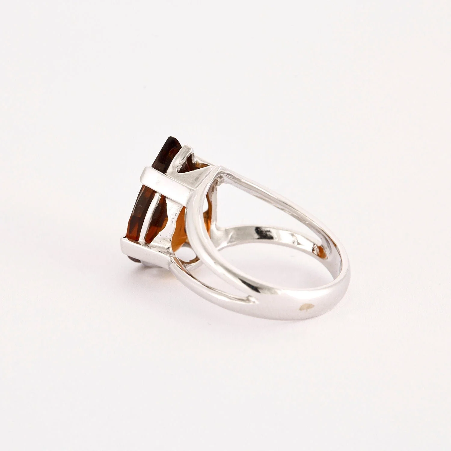 White gold garnet pear ring - Image 5