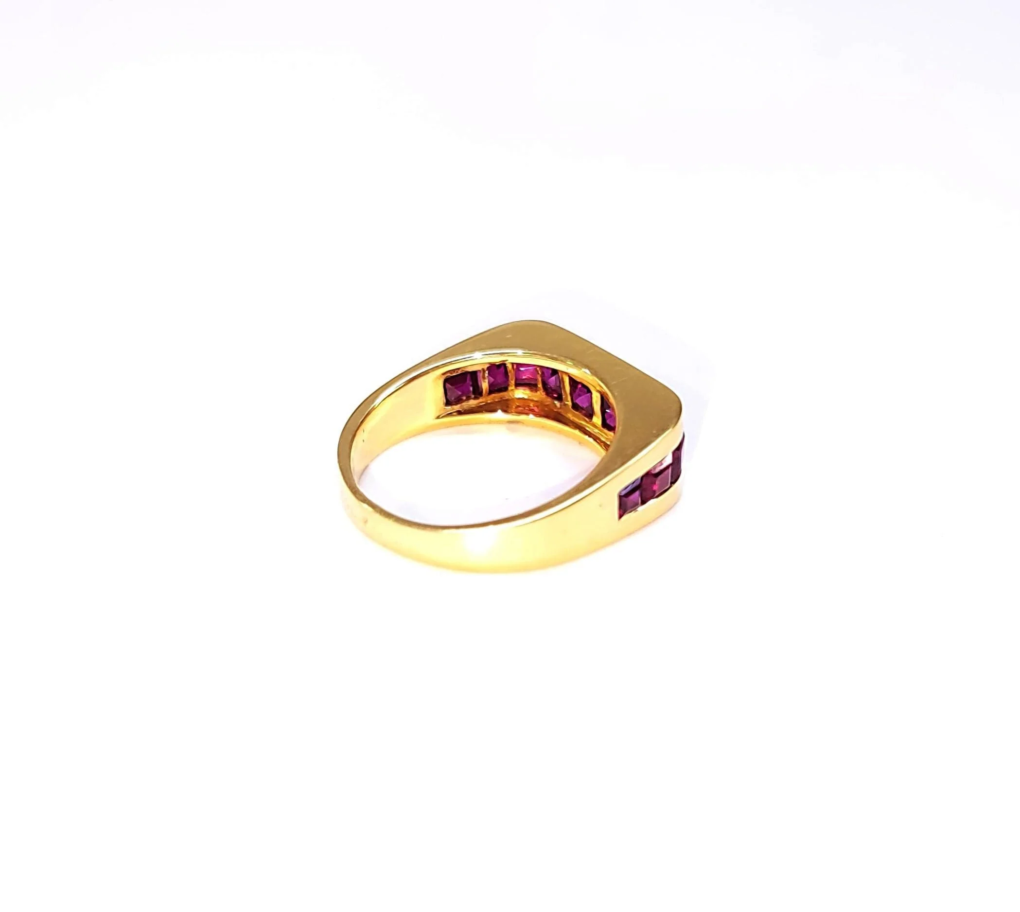Yellow gold and ruby square bangle ring - Image 3
