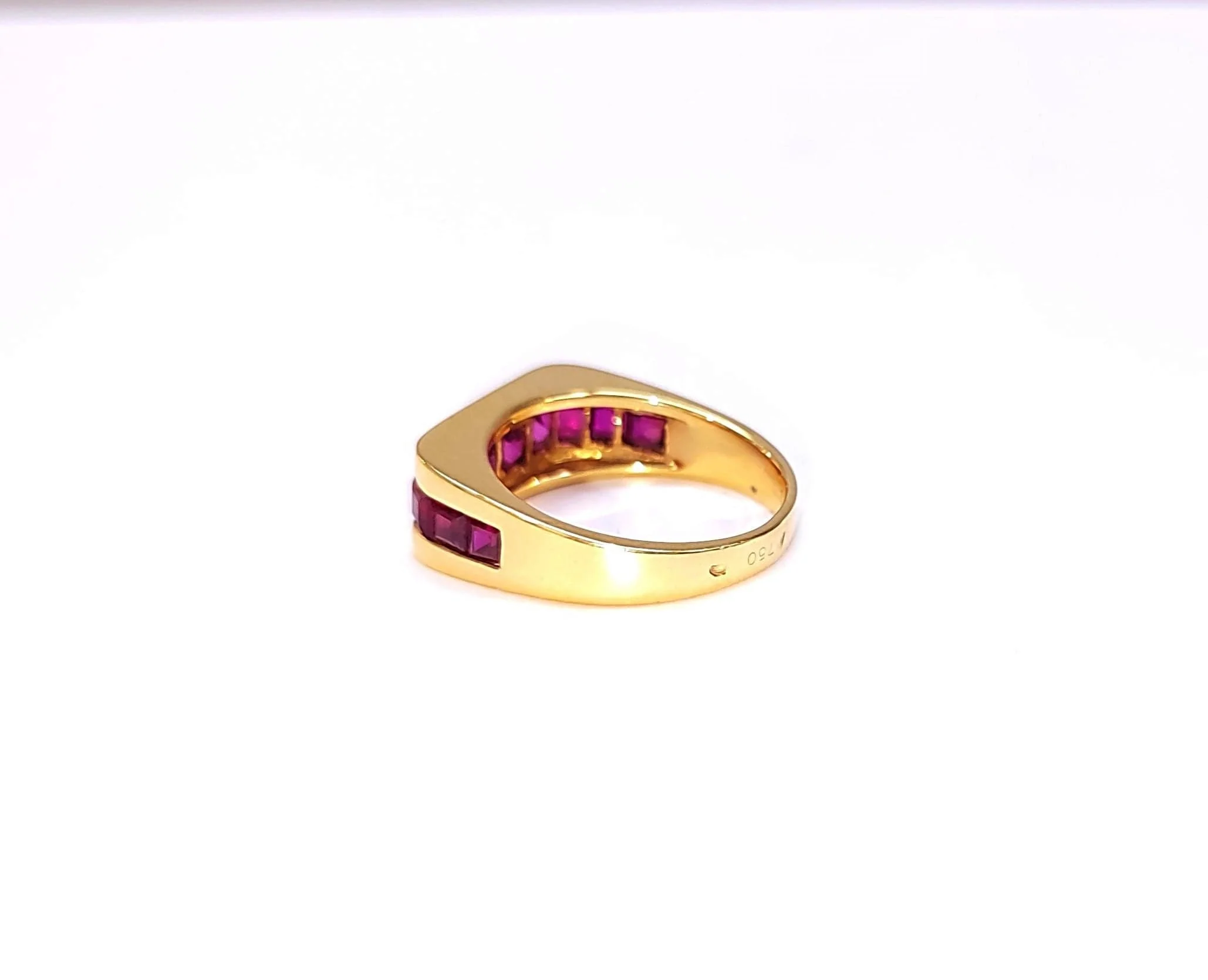 Yellow gold and ruby square bangle ring - Image 4