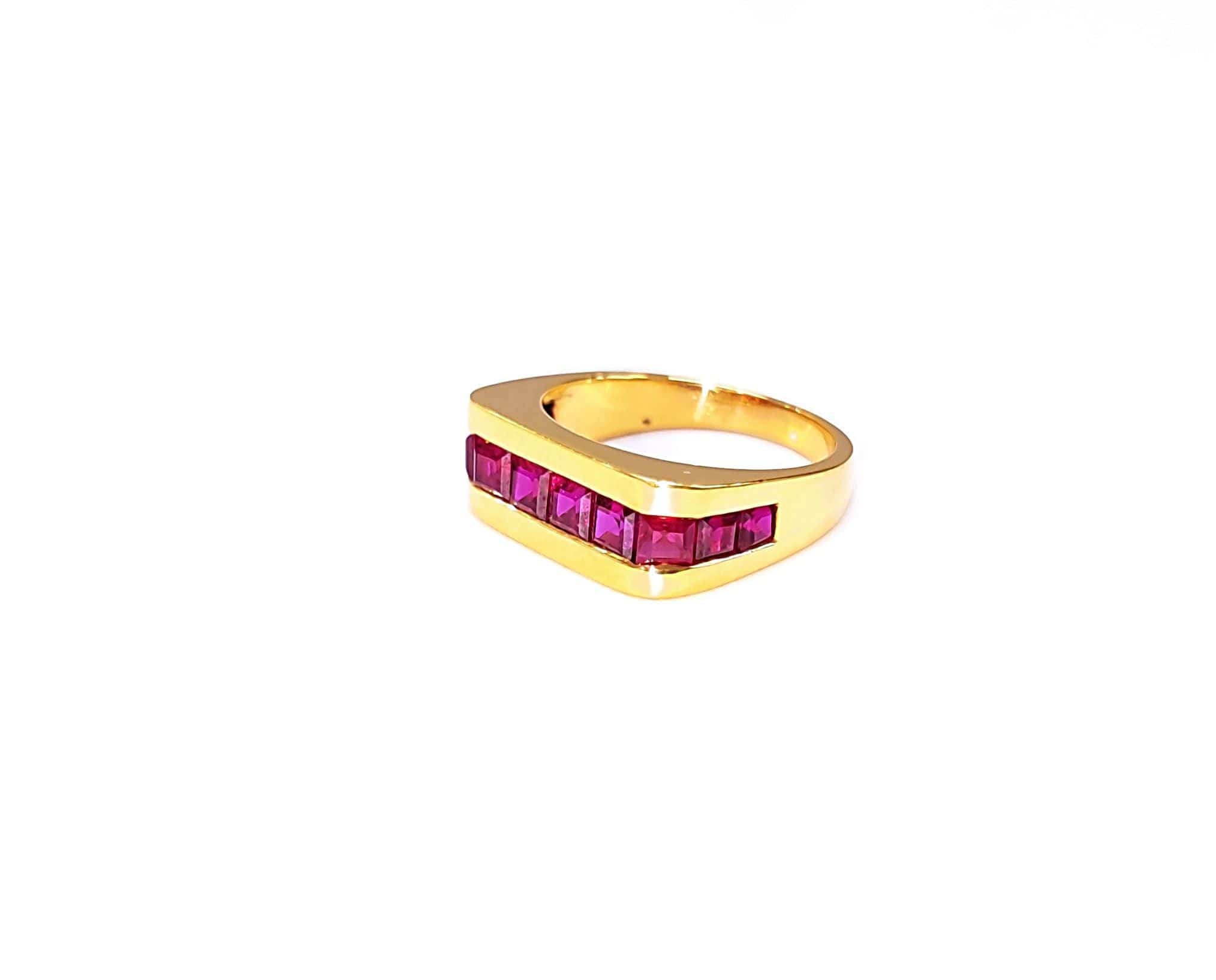 Yellow gold and ruby square bangle ring - Image 5