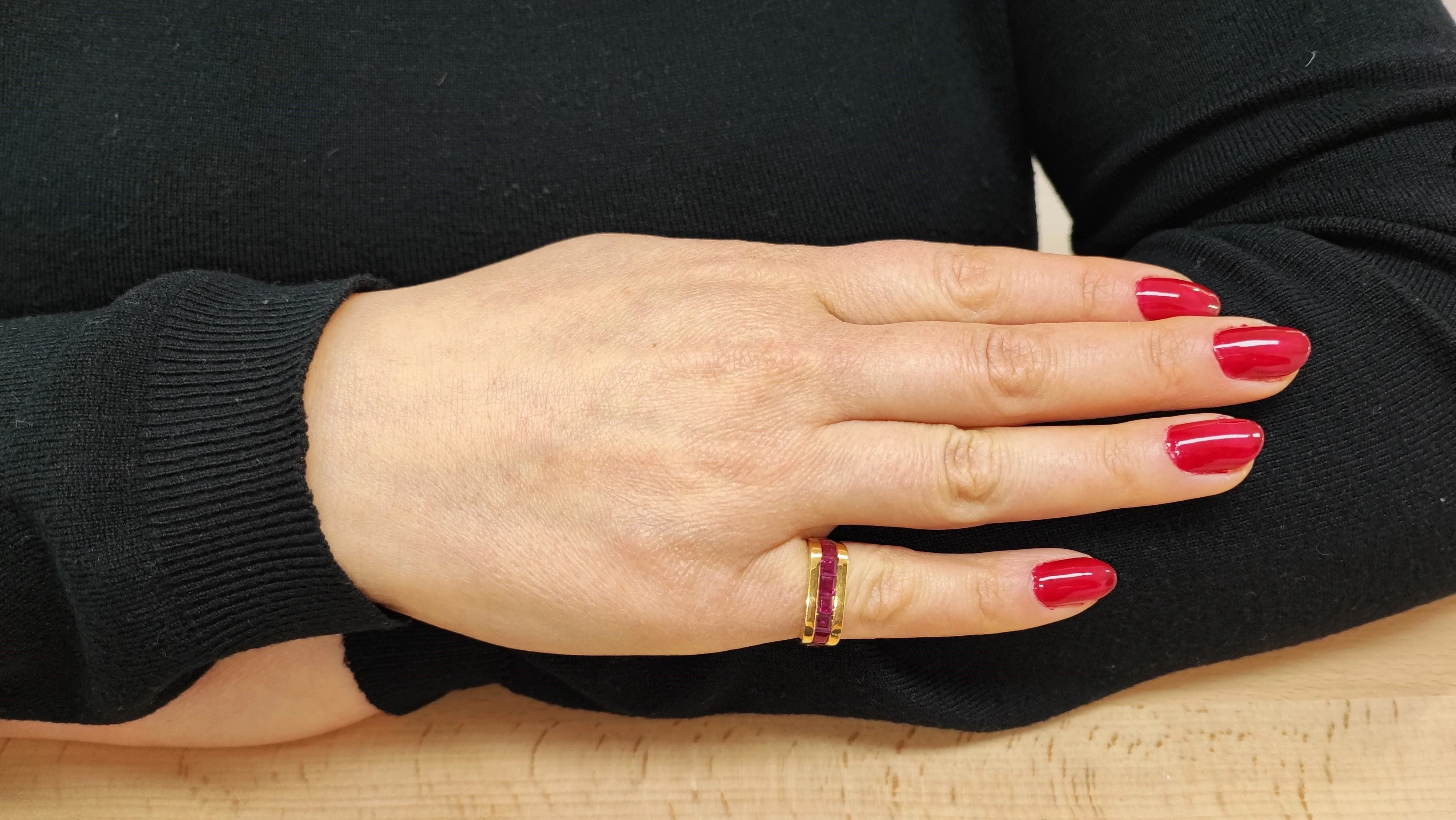 Yellow gold and ruby square bangle ring - Image 7