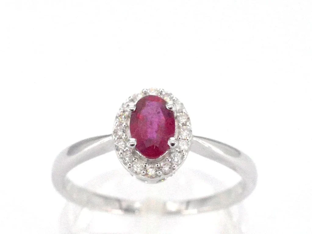 White gold entourage ring with diamonds and ruby - Image 3