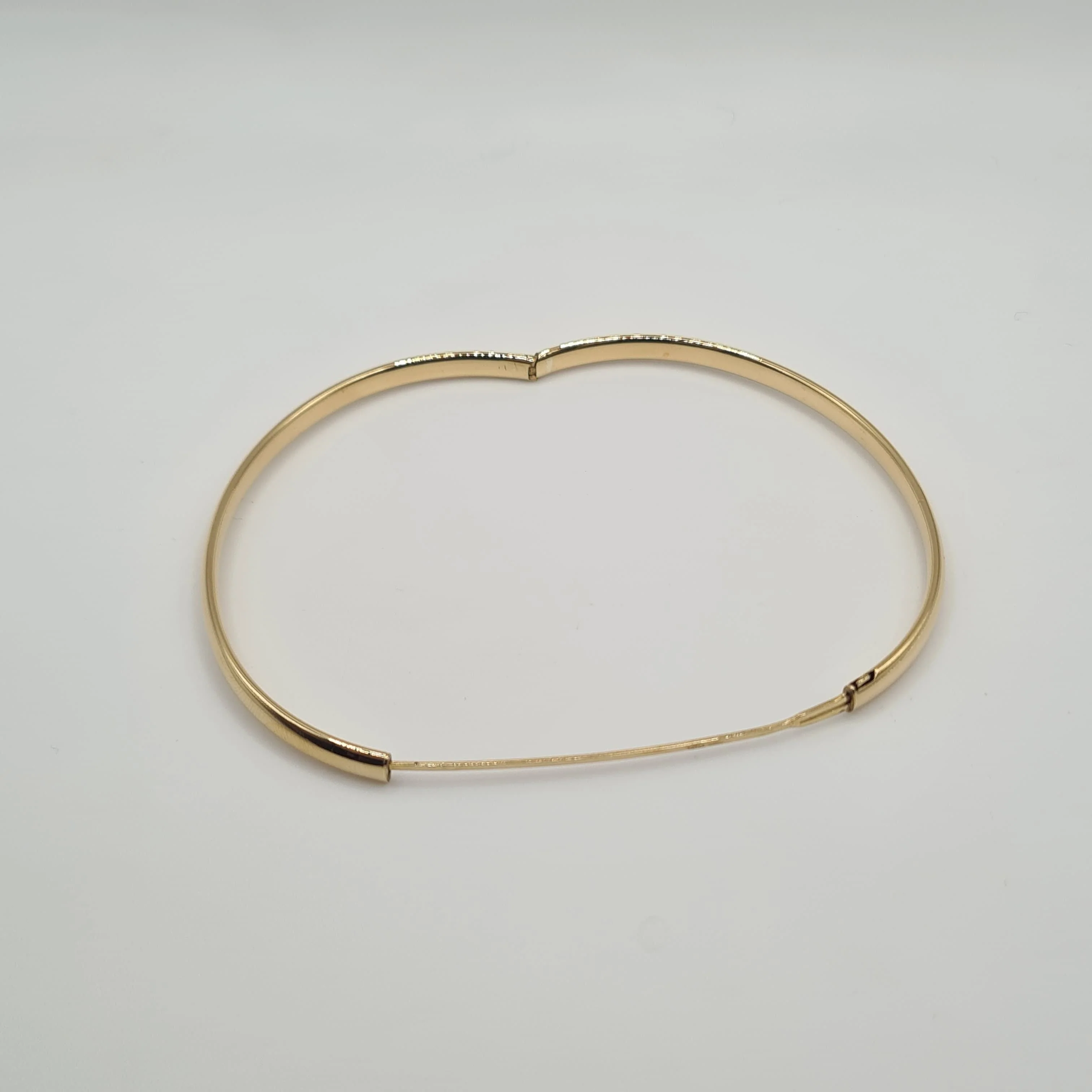 18 carat yellow gold bangle - Image 6