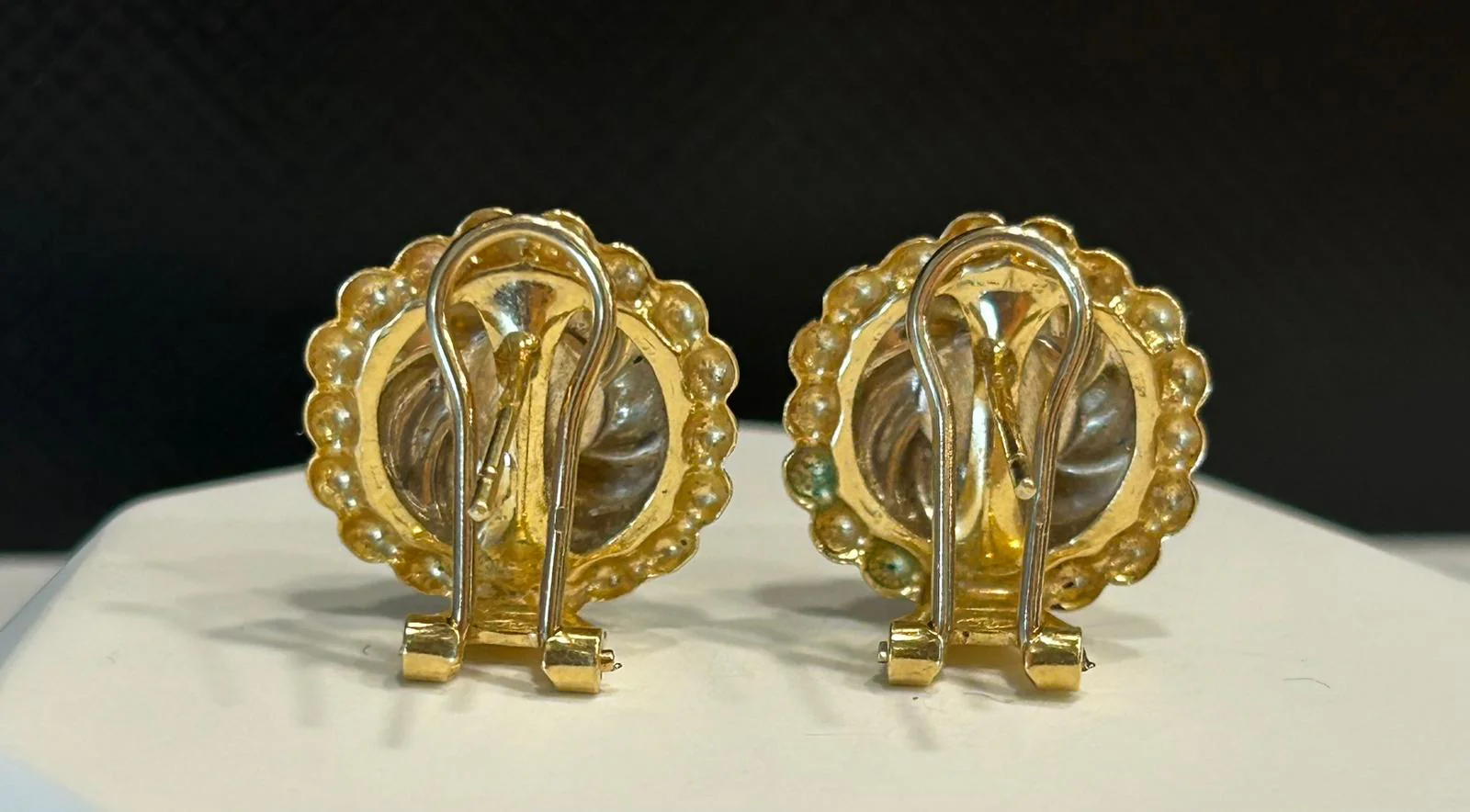 3 gold earrings - Image 2