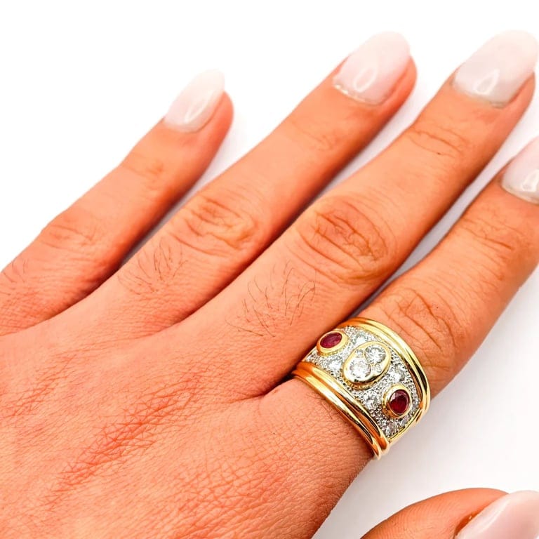 Yellow gold ring, diamonds and rubies  - Image 2
