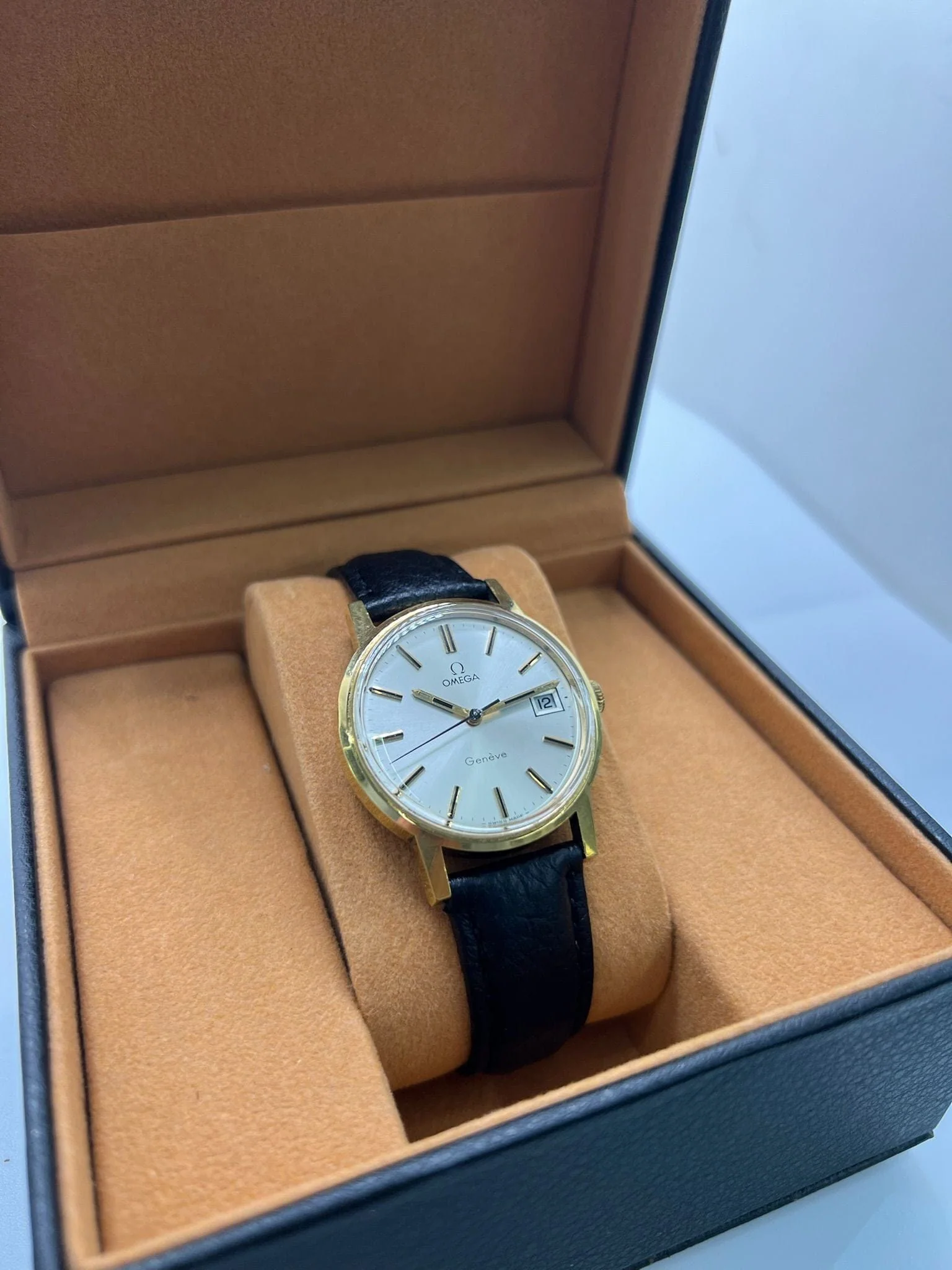 Omega Geneva - Image 12