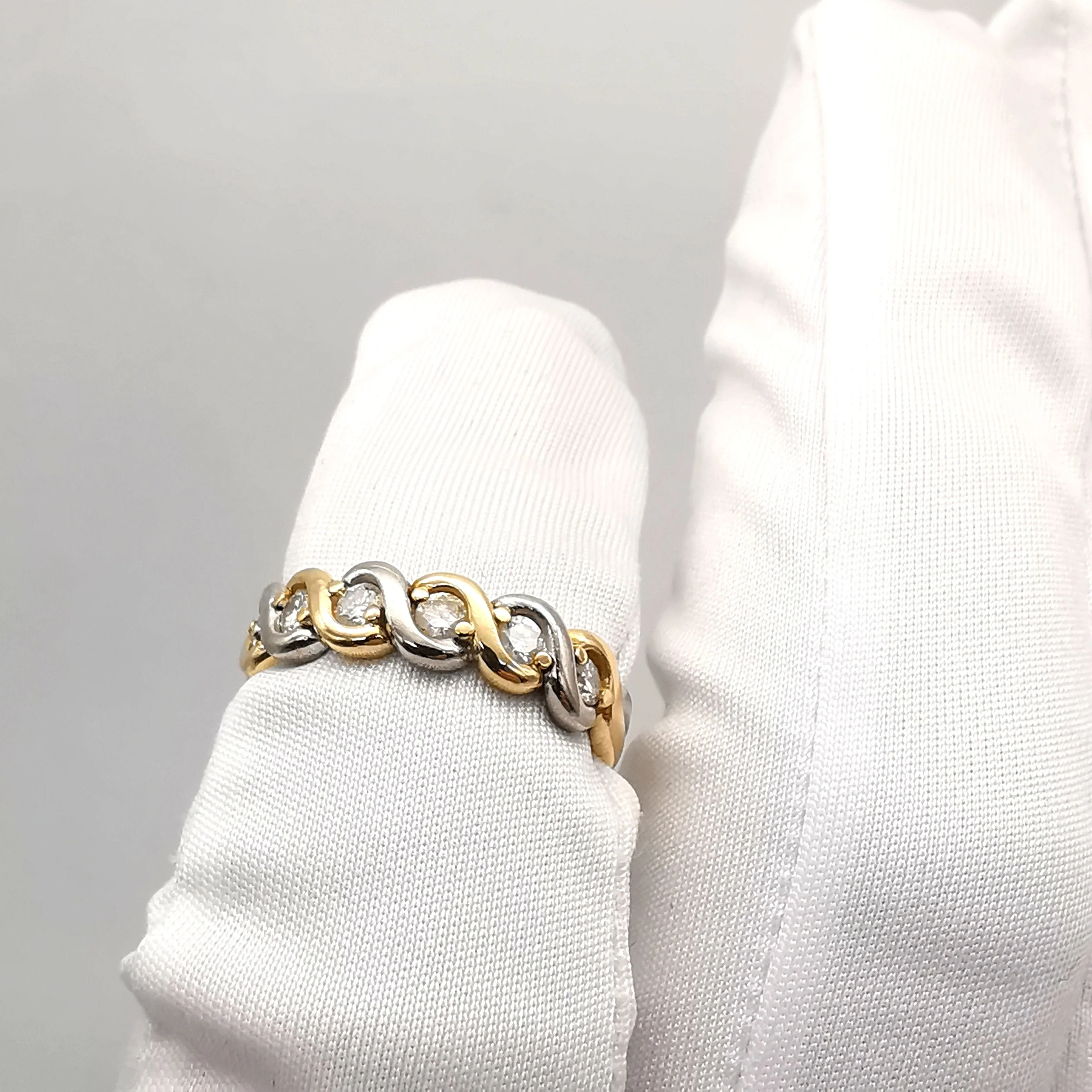Yellow and white gold and diamond ring - Image 3