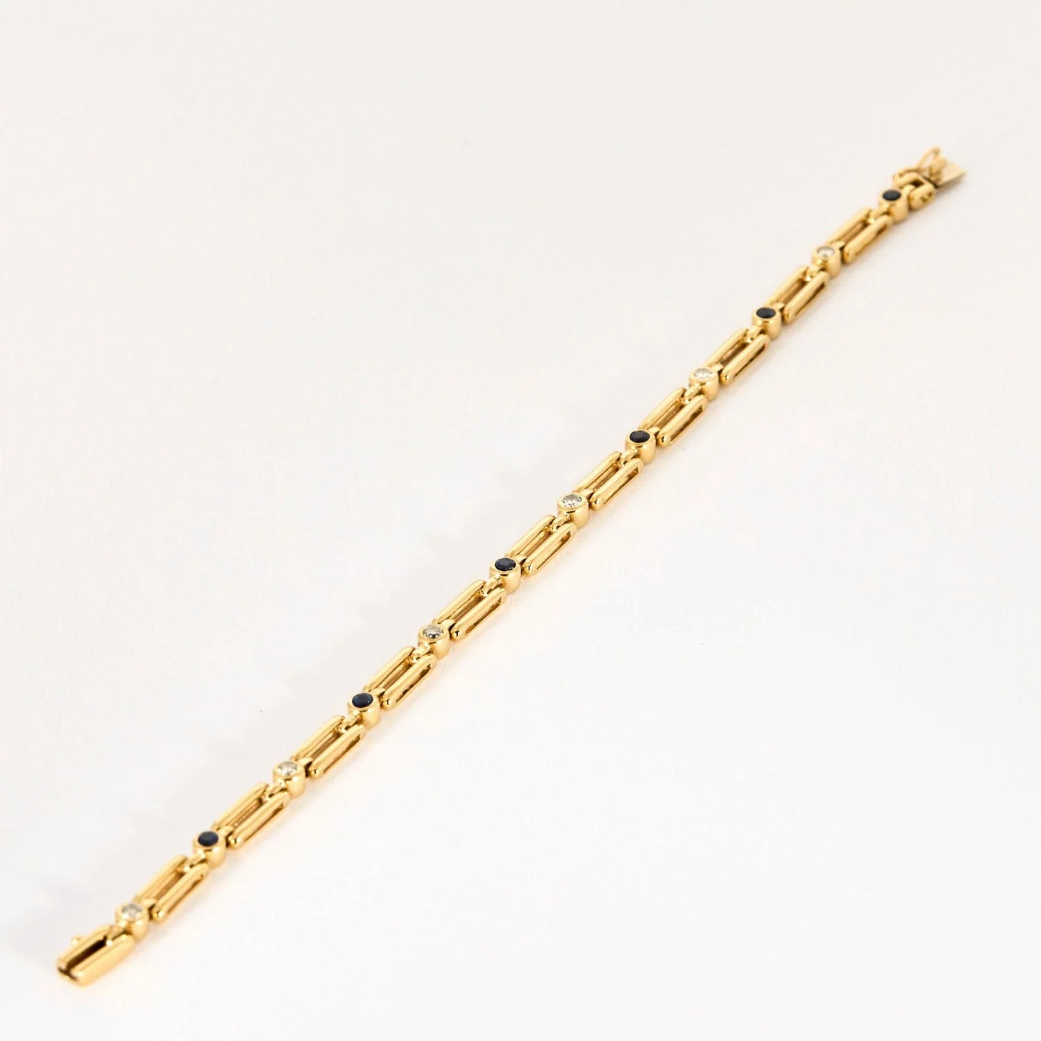 Yellow gold, diamond and sapphire bracelet - Image 3
