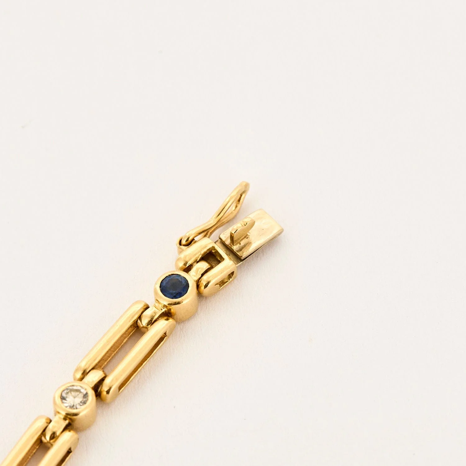 Yellow gold, diamond and sapphire bracelet - Image 4