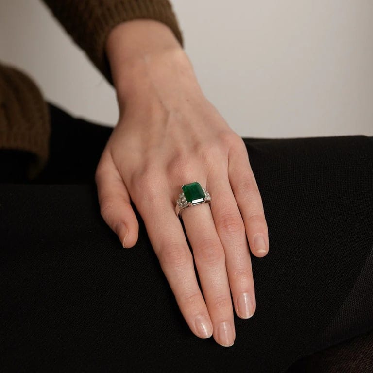 Emerald Ring, Diamonds - Image 2