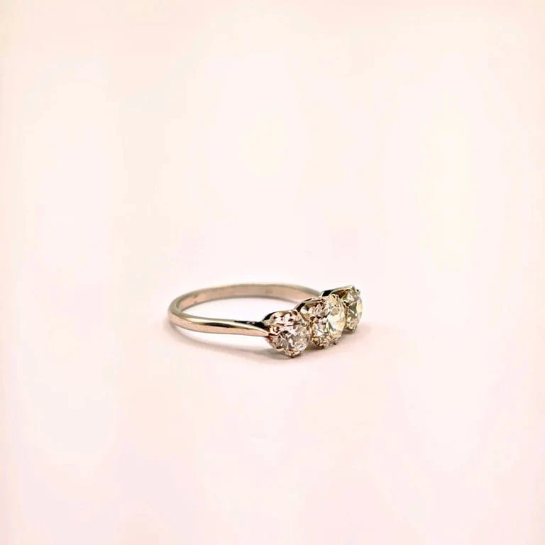 Ring in platinum with old-cut diamond  - Image 4