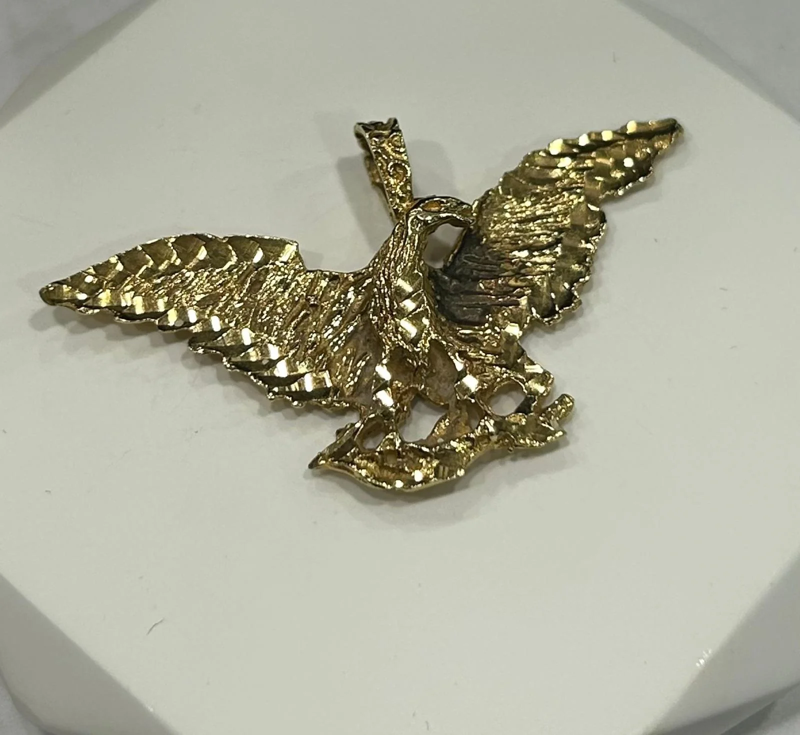 Yellow gold eagle pendant - Image 2