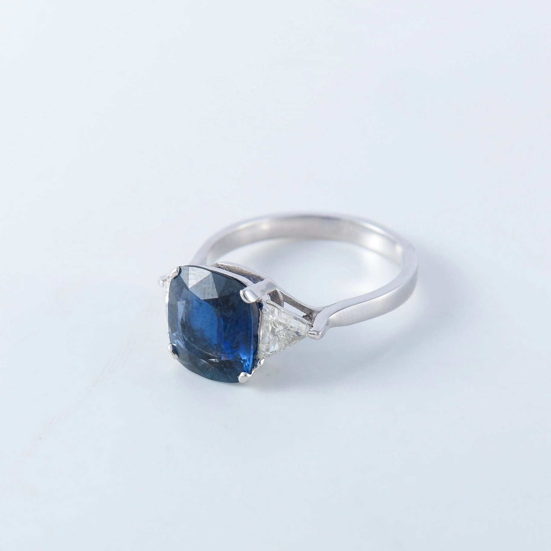 White gold ring, sapphire - Image 3