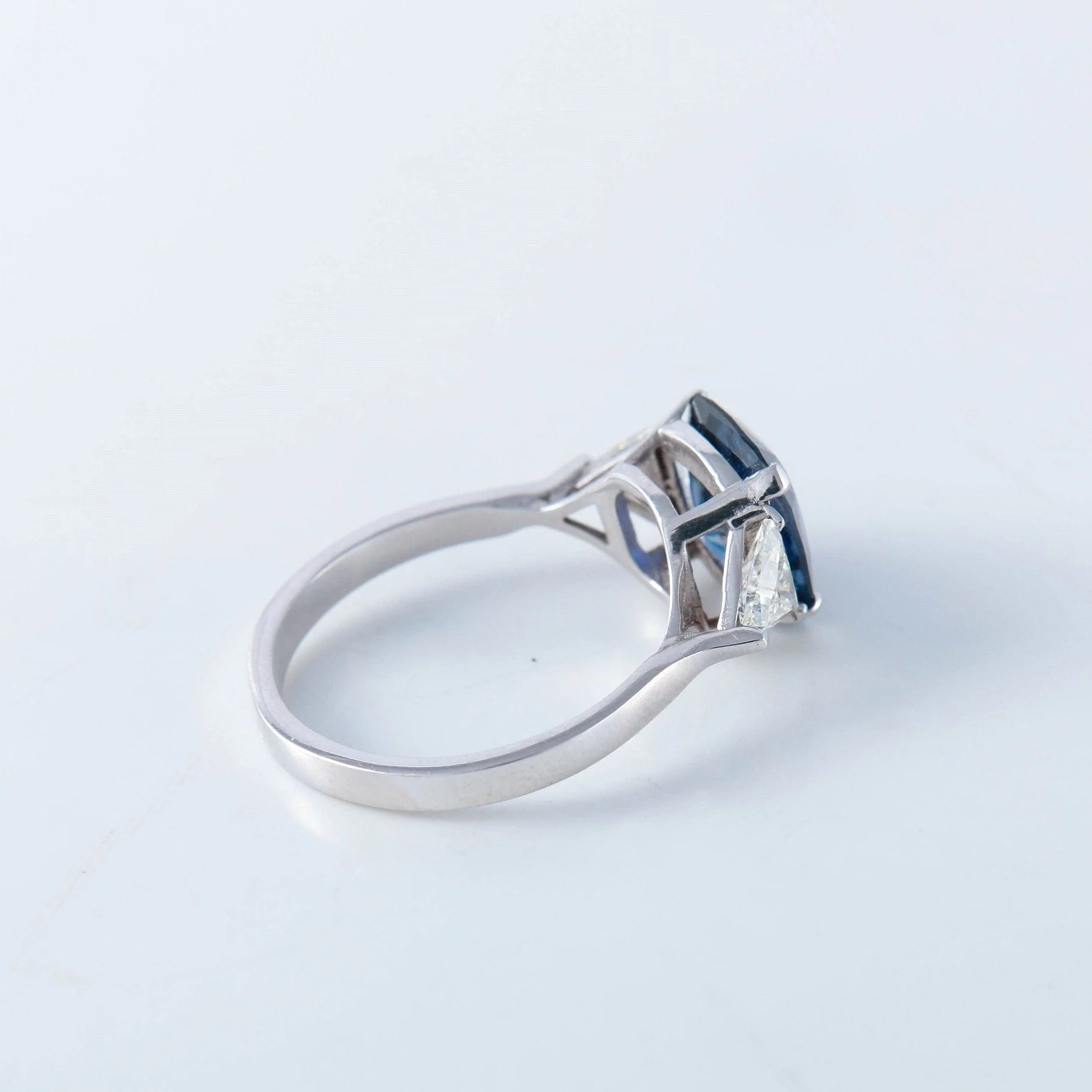 White gold ring, sapphire - Image 7
