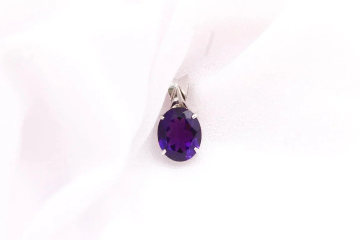 White gold Amethyst pendant