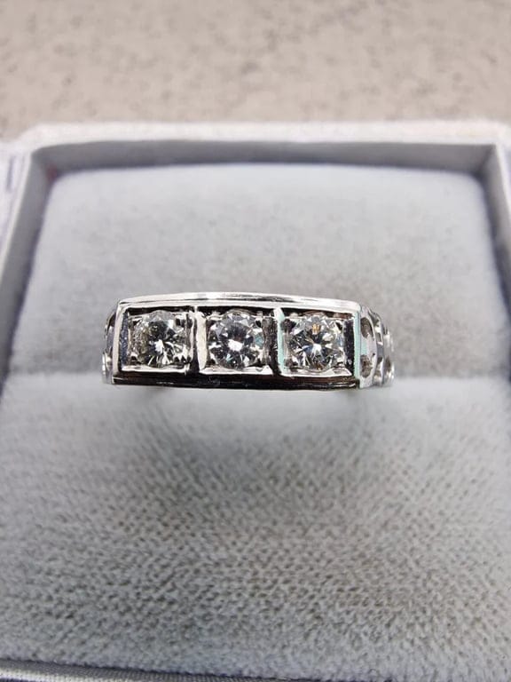 Trilogy Ring in platinum and Diamonds 50s - Image 4