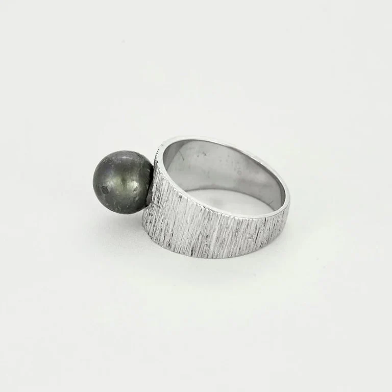 White Gold Pearl Ring - Image 4