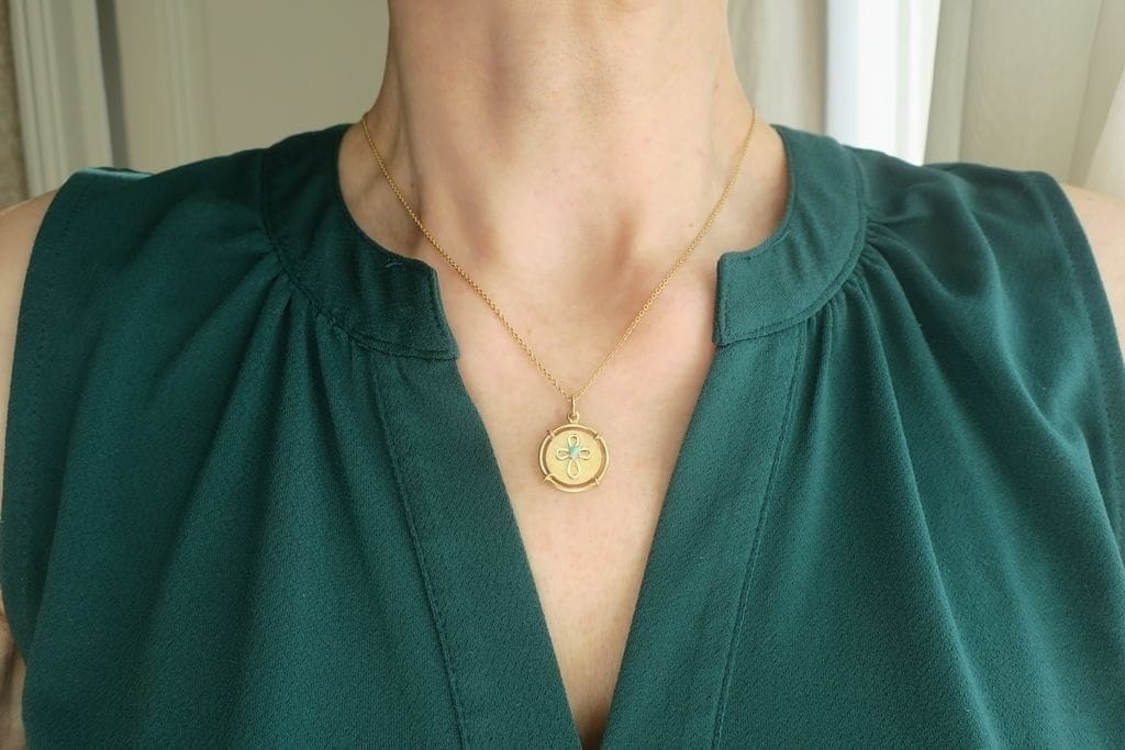 Yellow gold medal pendant with turquoise cabochon - Image 2