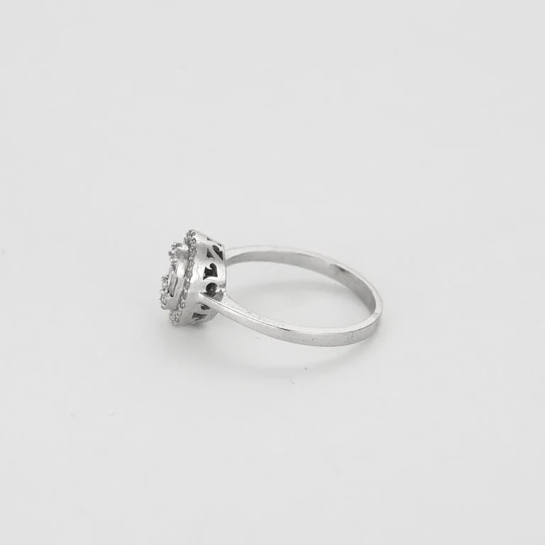 Solitaire in white gold set in the center with a cocktail of diamonds - Image 4