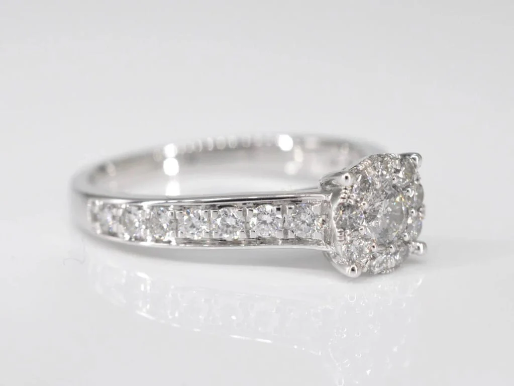 White gold entourage ring with diamonds - Image 3