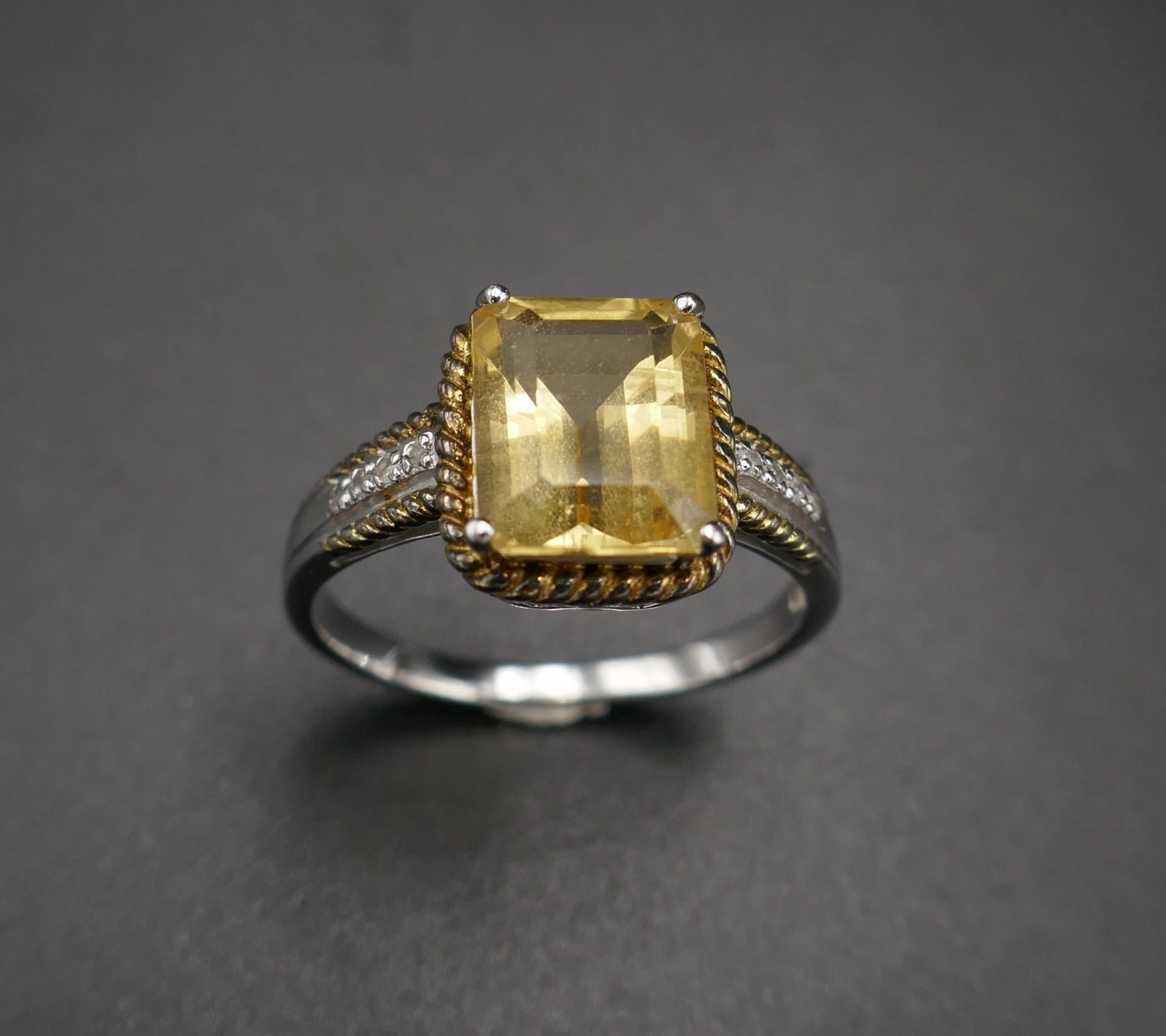 Citrine and diamond ring. - Image 3